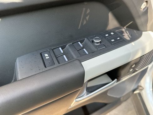 Used 2021 Land Rover Defender 110 X-Dynamic HSE image 13