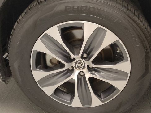 Used 2022 Toyota Highlander XLE image 31