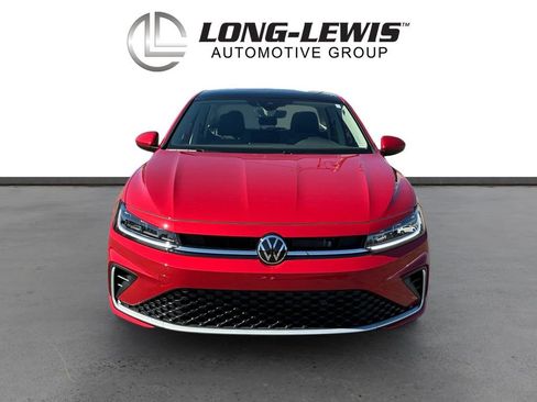 Used 2025 Volkswagen Jetta SE w/ Sunroof Package image 11