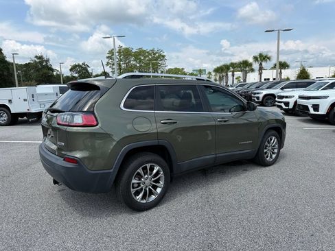 Used 2019 Jeep Cherokee Latitude Plus FWD image 3