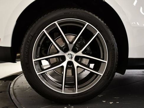 Certified 2026 Porsche Macan Turbo AWD/4WD image 18
