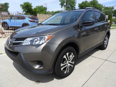 Used 2015 Toyota RAV4 LE w/ Four Season Floor Mat Package AWD/4WD image 5