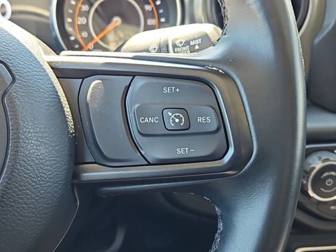 Used 2022 Jeep Gladiator Willys image 23