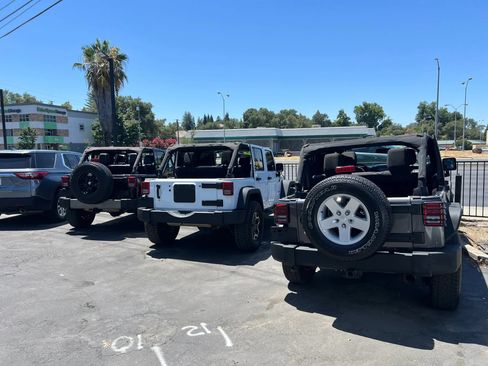 Used 2016 Jeep Wrangler Unlimited Sport w/ Quick Order Package 24S AWD/4WD image 12