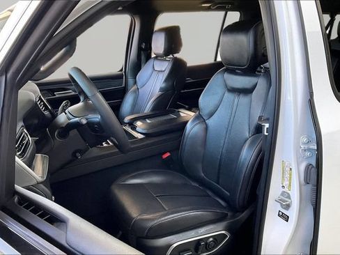 Used 2024 Jeep Wagoneer L Series II RWD image 15