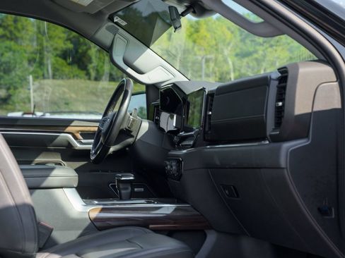 Used 2022 Chevrolet Silverado 1500 LT Trail Boss w/ LT Trail Boss Premium Package AWD/4WD image 15