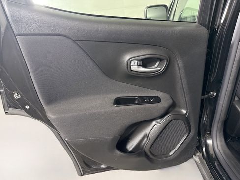 Used 2021 Jeep Renegade Latitude image 26