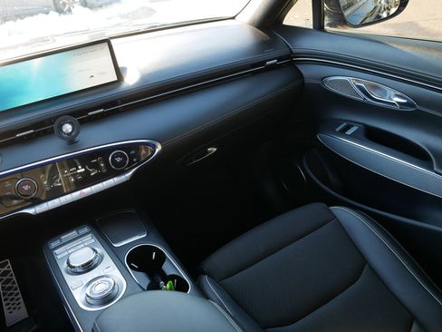 Used 2023 Genesis GV70 2.5T w/ Sport Prestige Package image 11