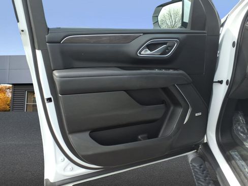 Used 2023 Chevrolet Tahoe Z71 w/ Luxury Package AWD/4WD image 15