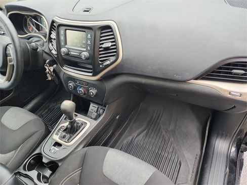 Used 2018 Jeep Cherokee Latitude image 26