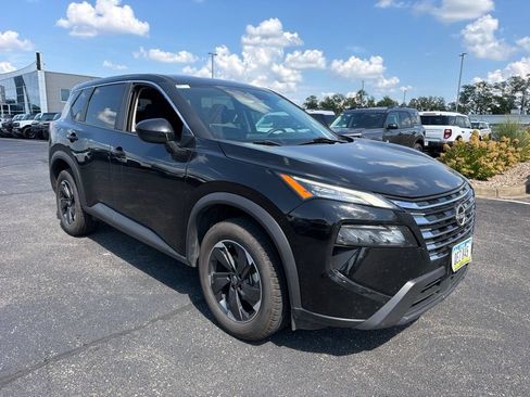 Used 2024 Nissan Rogue SV AWD/4WD image 2