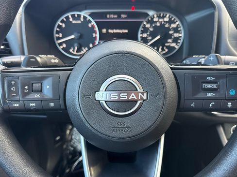 Used 2023 Nissan Rogue SV FWD image 24