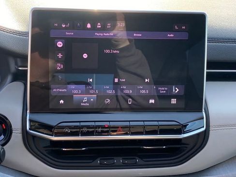 Used 2022 Jeep Compass Limited image 10