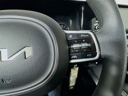 Used 2023 Kia Sorento LX image 34