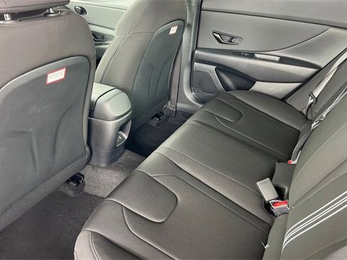 New 2025 Hyundai Elantra SEL image 12