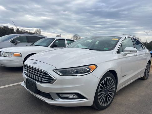 Used 2018 Ford Fusion Titanium image 1