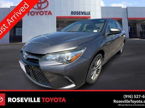 Used 2017 Toyota Camry SE FWD image 1