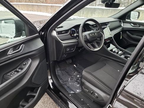 New 2025 Jeep Grand Cherokee Laredo X w/ Luxury Tech Group I image 6