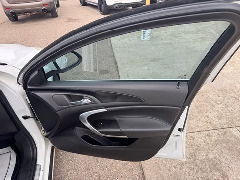 Used 2011 Buick Regal CXL image 15