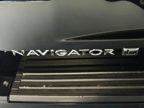 Used 2017 Lincoln Navigator L Select RWD image 11