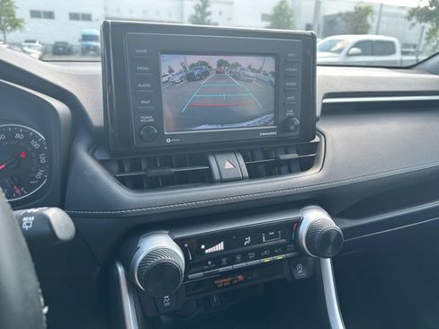 Used 2021 Toyota RAV4 LE AWD/4WD image 10
