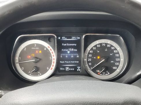 Used 2017 Nissan Titan SV AWD/4WD image 19