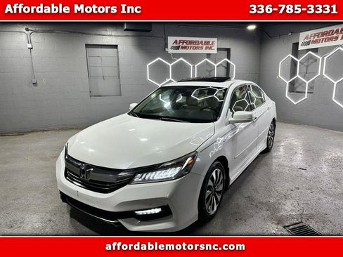 Used 2017 Honda Accord Touring image 1
