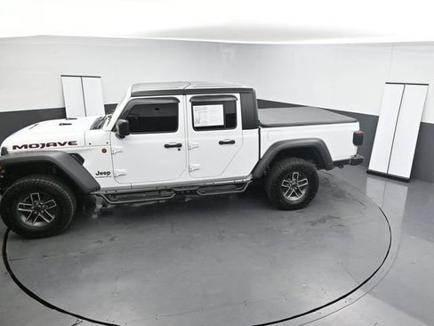 Used 2024 Jeep Gladiator Mojave w/ Technology Group AWD/4WD image 17