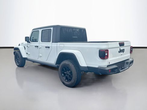 Used 2021 Jeep Gladiator Willys image 5