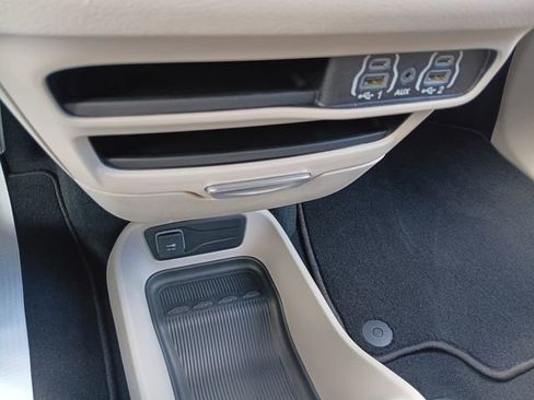Used 2023 Chrysler Voyager LX FWD image 11