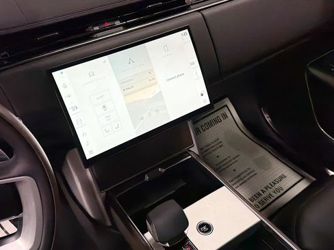 Used 2025 Land Rover Range Rover Long Wheelbase SE image 27