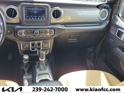 Used 2021 Jeep Wrangler Unlimited Sahara w/ LED Lighting Group AWD/4WD image 15