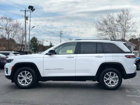 Used 2023 Jeep Grand Cherokee Limited image 2