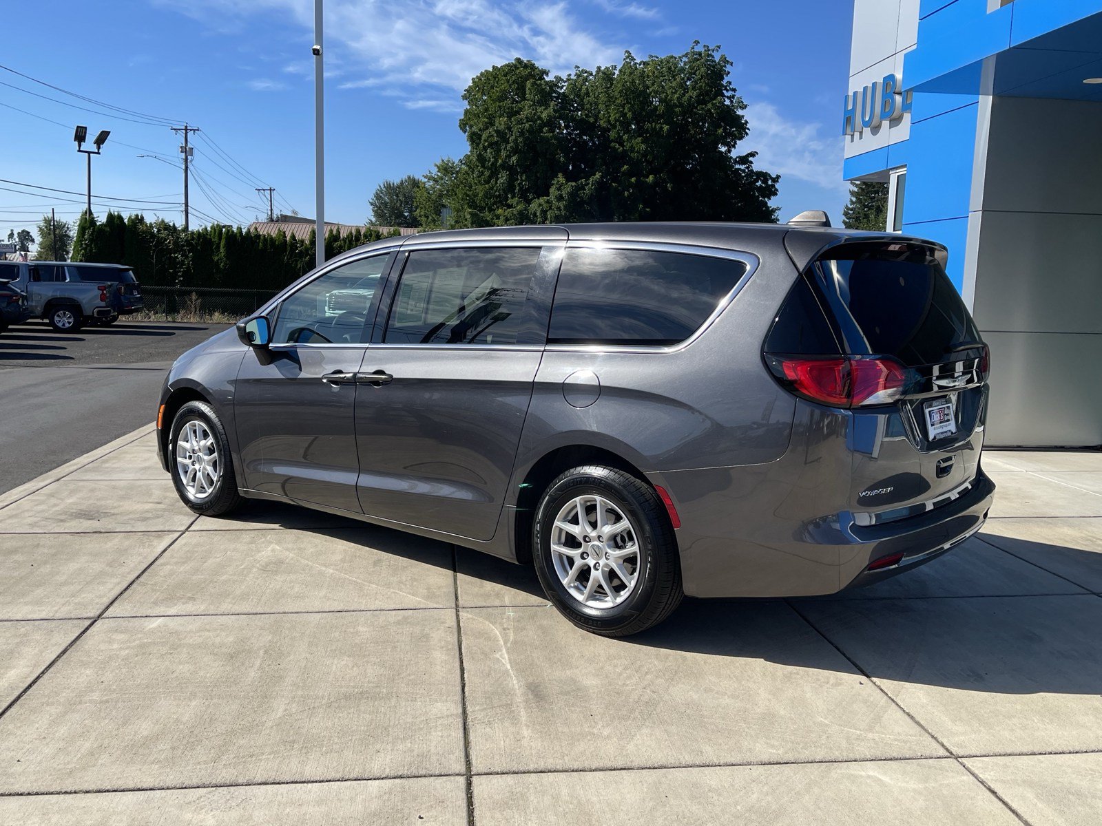 Used 2022 Chrysler Voyager LX FWD image 3