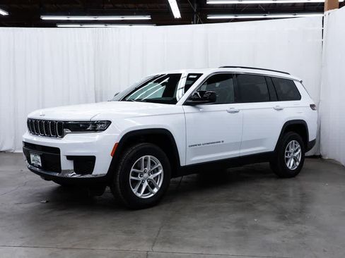 Used 2025 Jeep Grand Cherokee L Laredo w/ Luxury Tech Group I AWD/4WD image 3