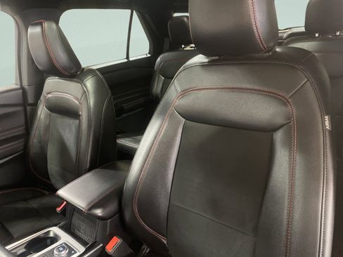 Used 2022 Ford Explorer ST-Line w/ Class IV Trailer Tow Package image 15