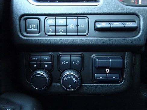 Used 2021 Chevrolet Tahoe High Country w/ Premium Package image 23