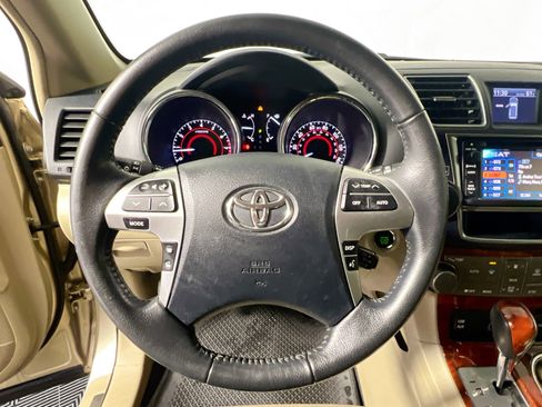 Used 2013 Toyota Highlander Limited image 17