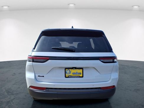 New 2026 Jeep Grand Cherokee Altitude AWD/4WD image 8