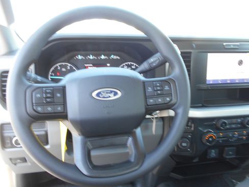 New 2025 Ford F550 4x4 Regular Cab Super Duty image 32