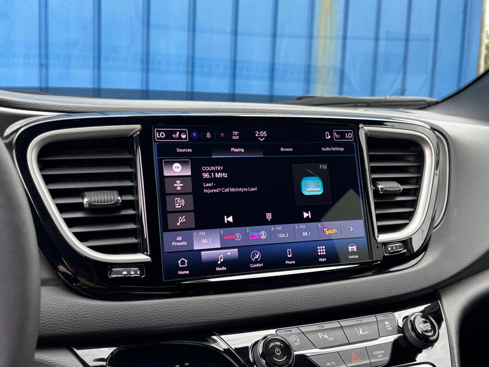 Used 2025 Chrysler Pacifica Select FWD image 19