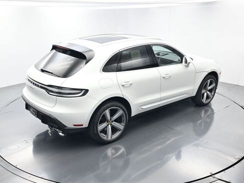 Certified 2025 Porsche Macan AWD/4WD image 40