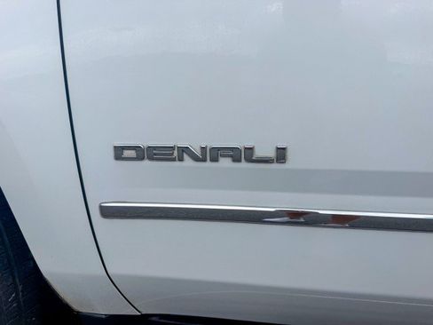 Used 2018 GMC Yukon XL Denali RWD image 5