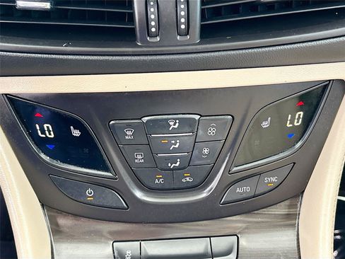 Used 2019 Buick Envision Essence AWD/4WD image 16