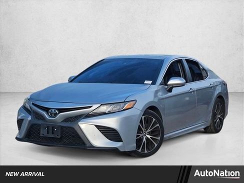 Used 2018 Toyota Camry SE image 1