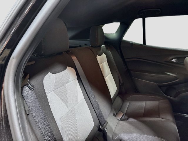 Used 2024 Chevrolet Trax RS FWD image 21