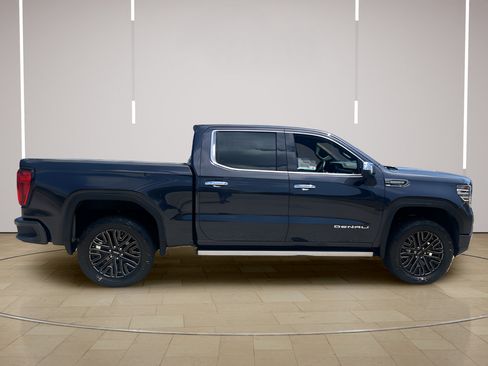 Used 2022 GMC Sierra 1500 Denali Ultimate AWD/4WD image 9