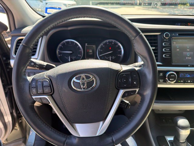 Used 2019 Toyota Highlander XLE FWD image 6