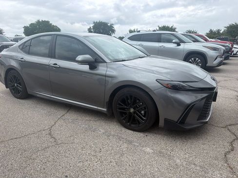 Used 2026 Toyota Camry SE FWD image 3