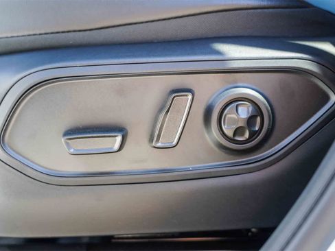 New 2025 Jeep Grand Cherokee L Limited w/ Luxury Tech Group II image 24